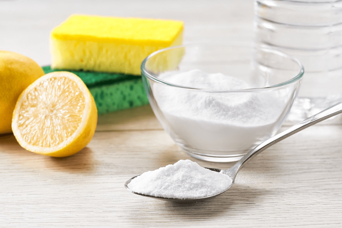 Use lemon to remove stains from bathroom tiles